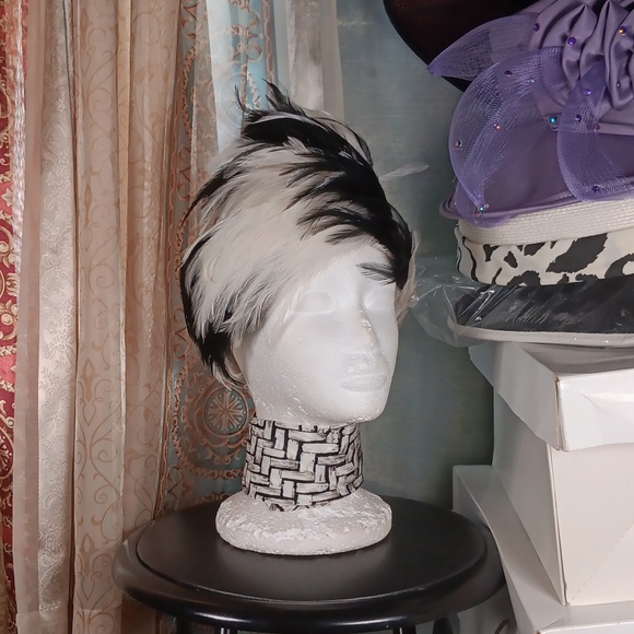 AS•HRO Black and White Feather Ring Hat - Picture 2 of 7